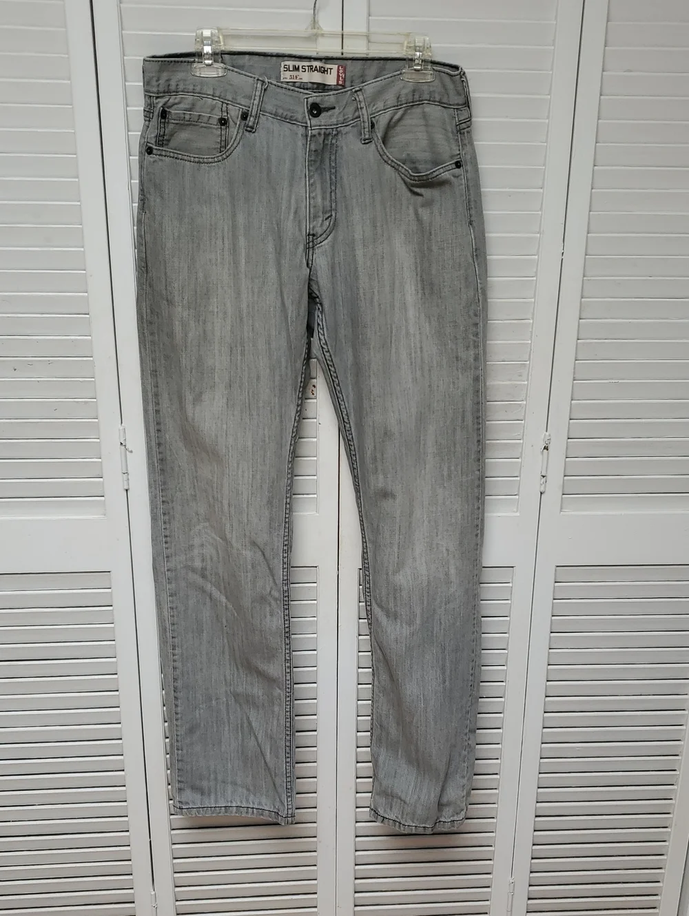 Levi's Slim Straight Jeans in Light Gray Wash